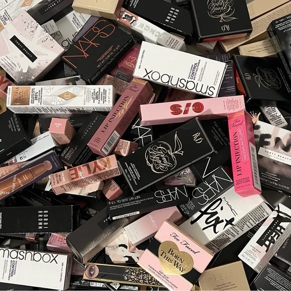 High End Makeup 12 FULL SIZE Products Mystery Bundle - Picture 7 of 8